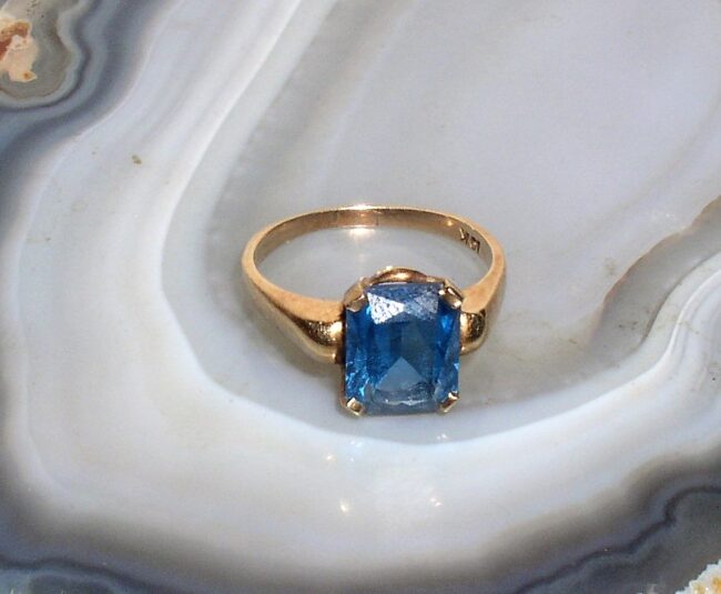 gold sapphire ring