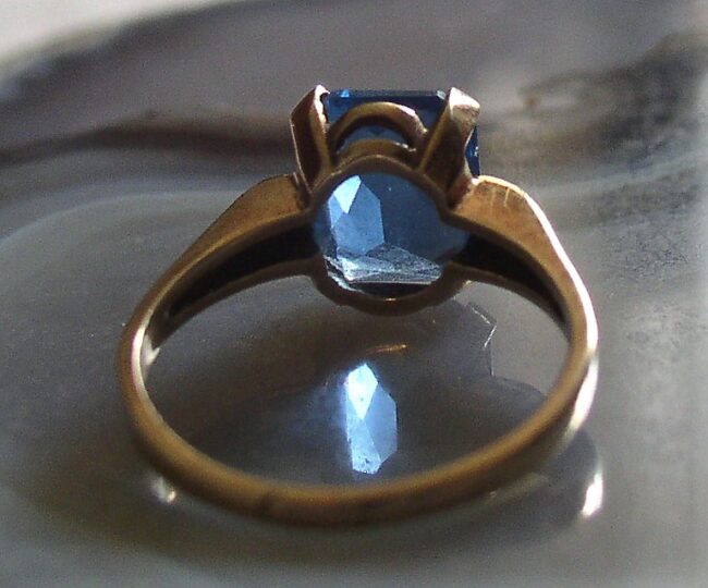 gold sapphire ring