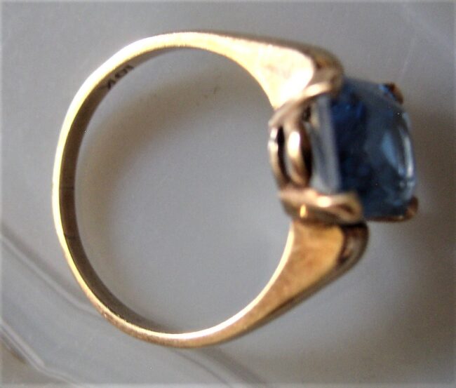 gold sapphire ring